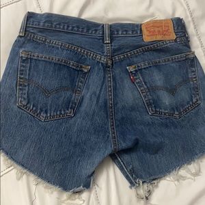 501 size 32 high rise fits regular jean size 27/28